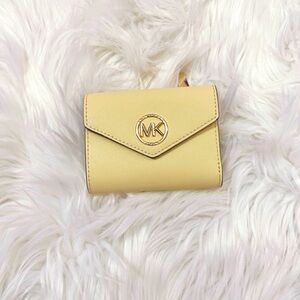 - Michael Kors Yellow Wallet ✨brand new